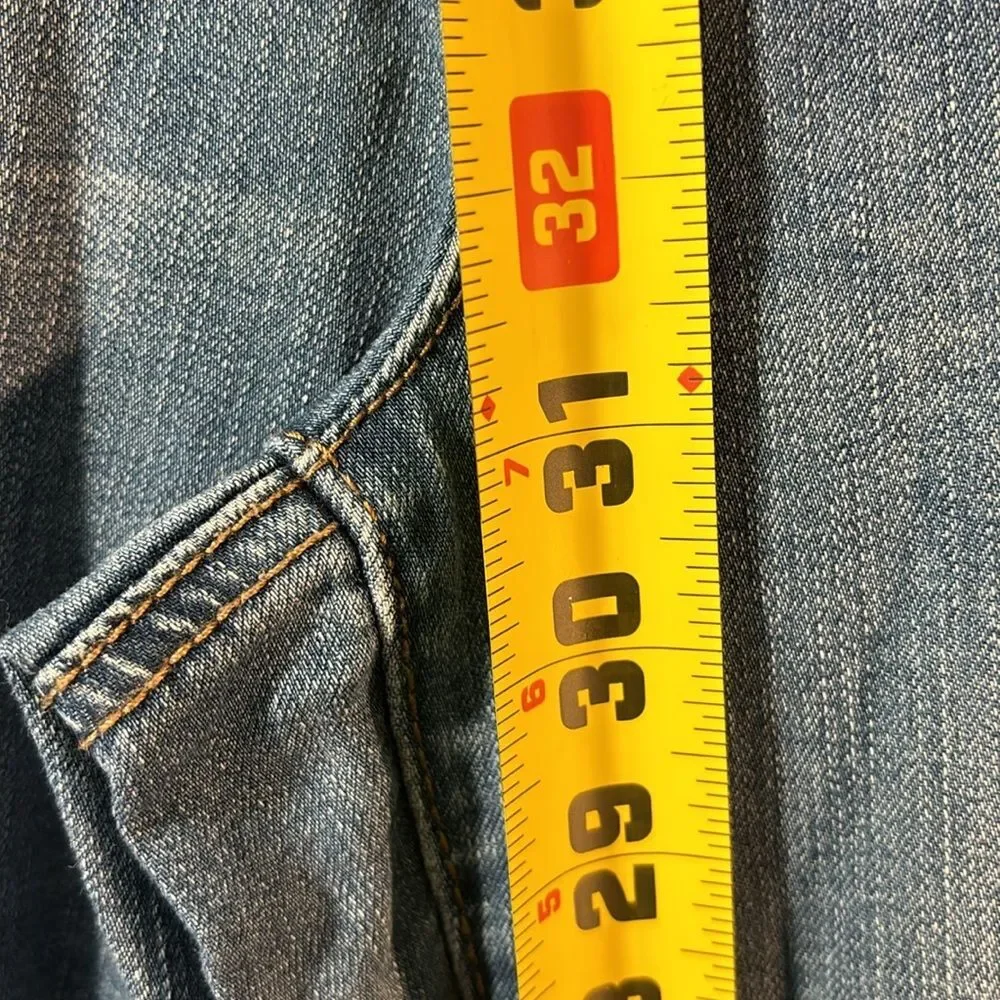 Earl Jeans Straight Leg size 6.  med wash stretch festival closet staple